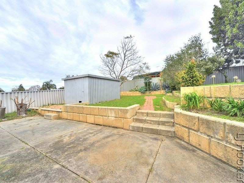 26 Casuarina Drive, Halls Head WA 6210