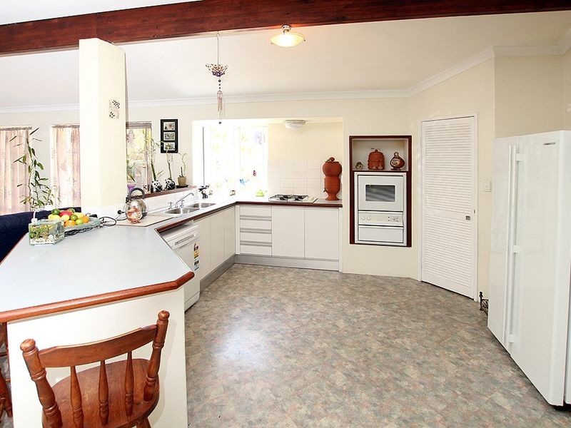 14 Malabor Mews, Halls Head WA 6210