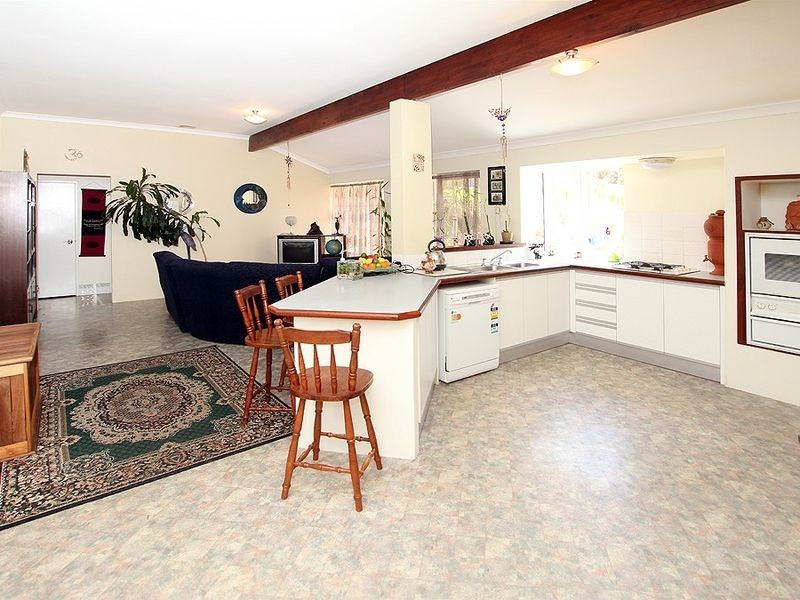 14 Malabor Mews, Halls Head WA 6210