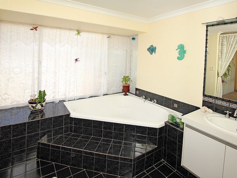 14 Malabor Mews, Halls Head WA 6210