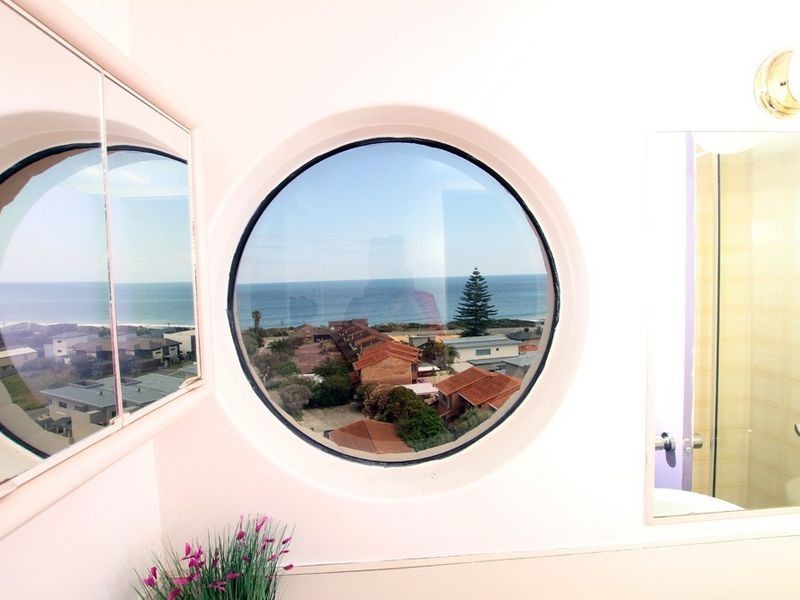 28/6A Valley Road, Halls Head WA 6210