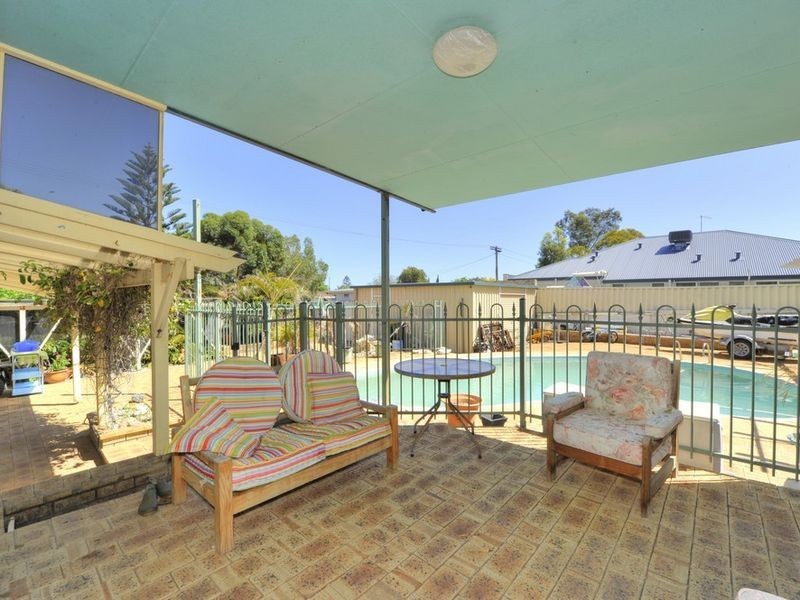 82 Leighton Road, Halls Head WA 6210