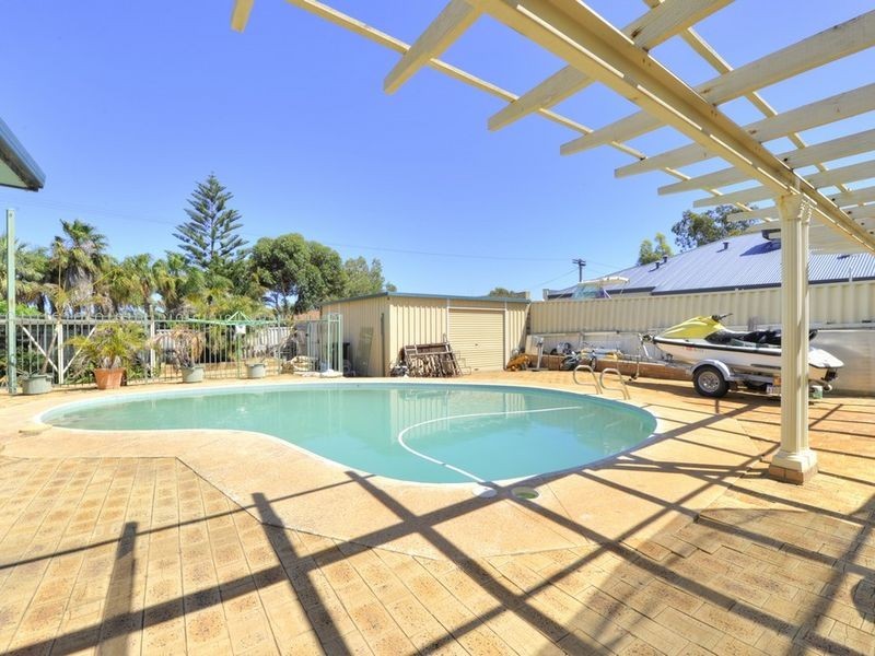 82 Leighton Road, Halls Head WA 6210