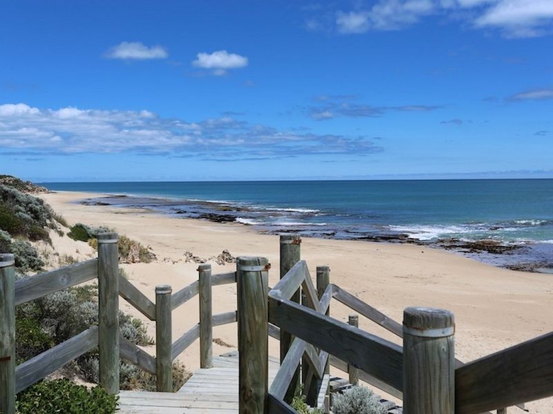 104 Boardwalk Boulevard, Halls Head WA 6210