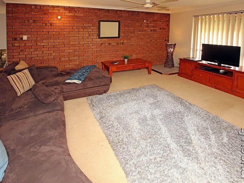 12 Sandford Crescent, Halls Head WA 6210