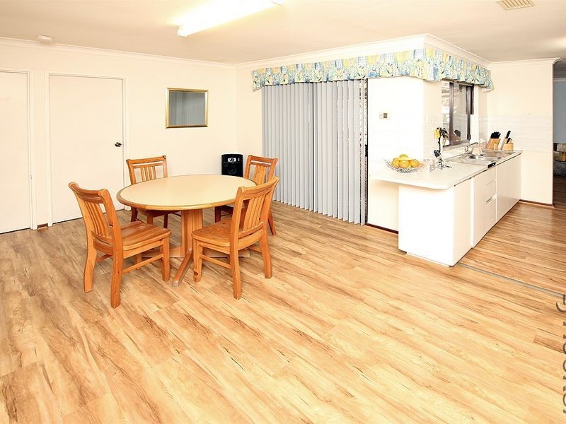 12 Sandford Crescent, Halls Head WA 6210