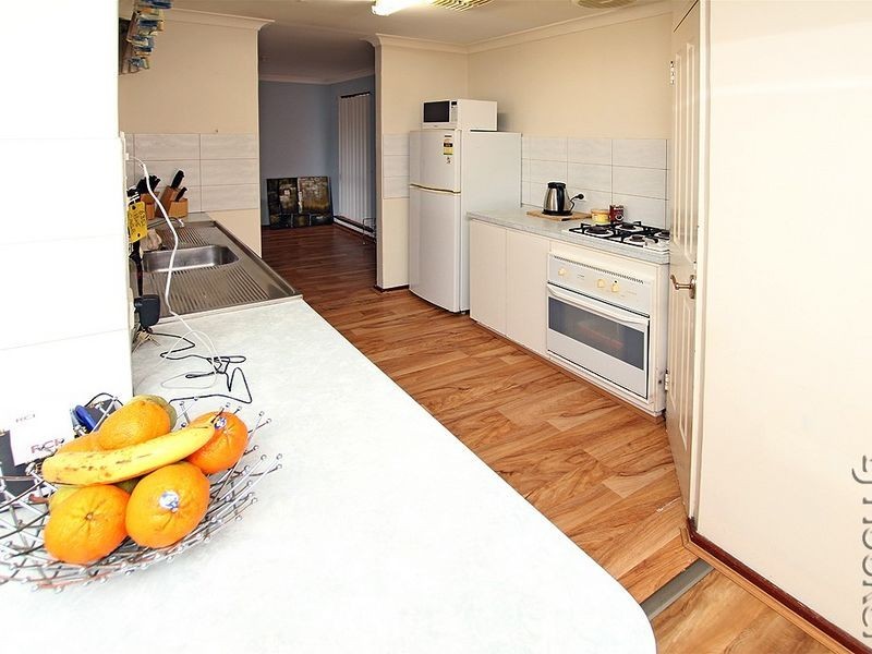 12 Sandford Crescent, Halls Head WA 6210