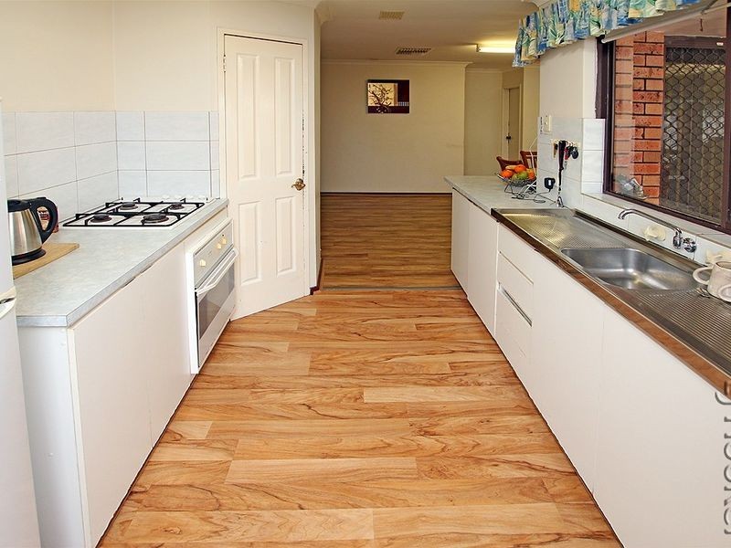 12 Sandford Crescent, Halls Head WA 6210