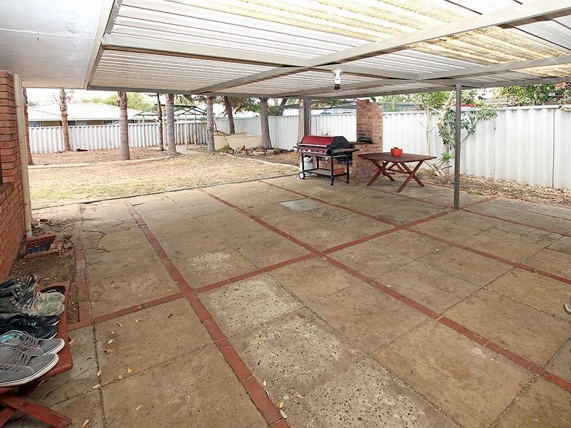 12 Sandford Crescent, Halls Head WA 6210