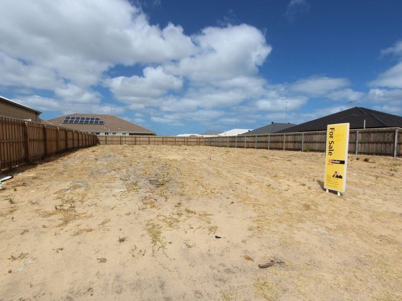 13 Beaufortia Turn, Halls Head WA 6210