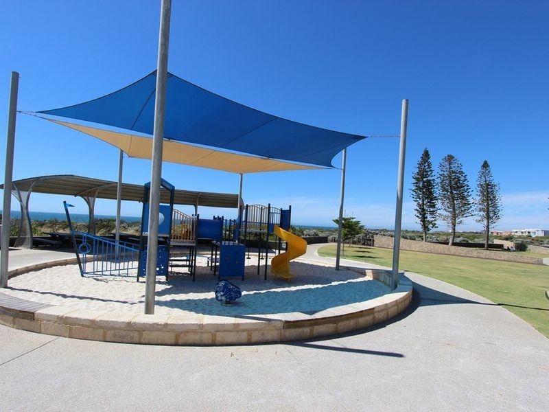 13 Beaufortia Turn, Halls Head WA 6210