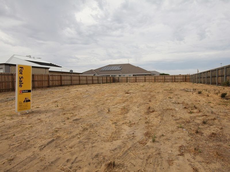 13 Beaufortia Turn, Halls Head WA 6210