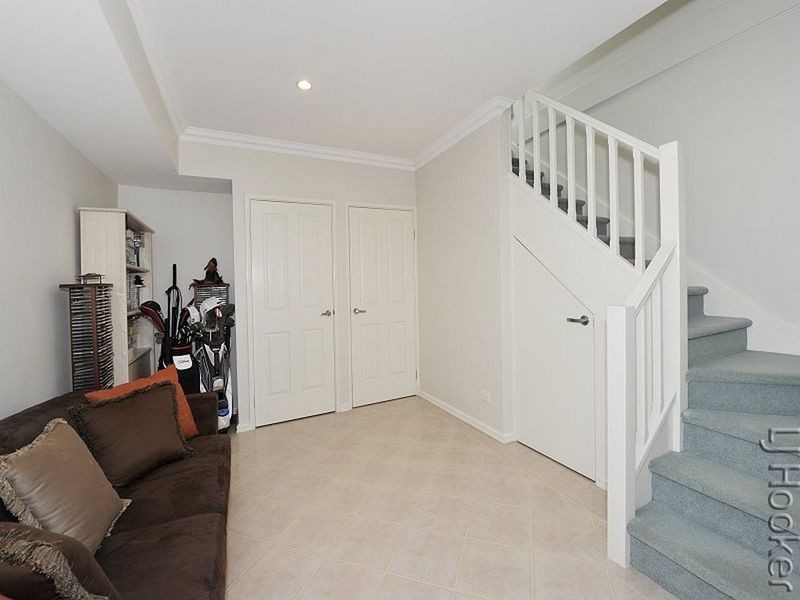 18 McKerracher Street, Dudley Park WA 6210