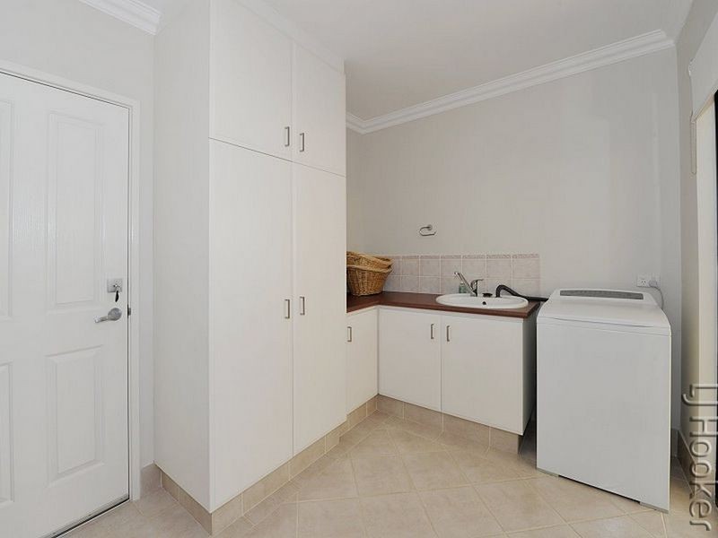 18 McKerracher Street, Dudley Park WA 6210