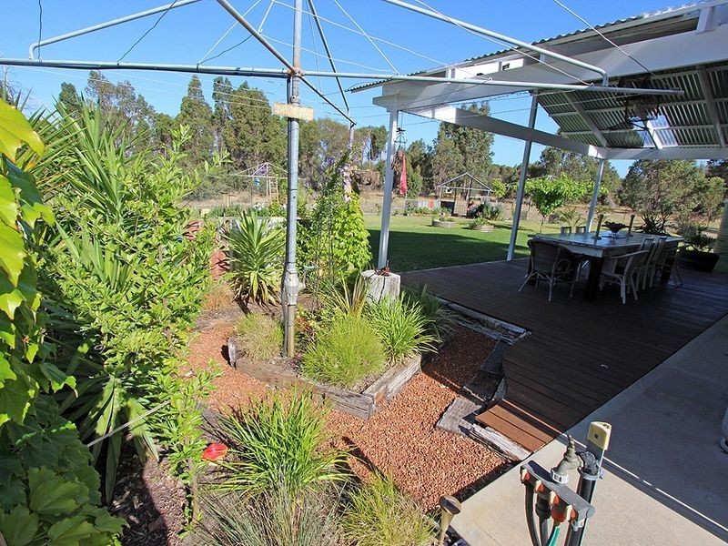 735 Southern Estuary Road, Lake Clifton WA 6215