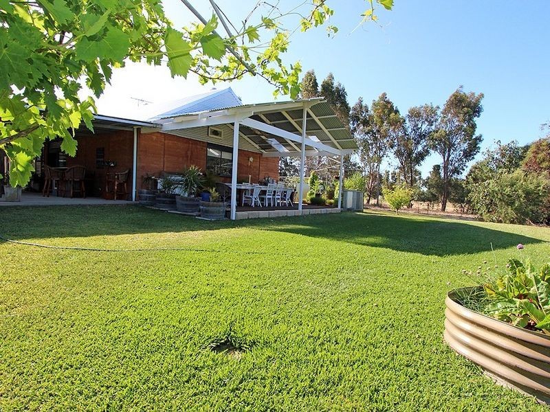 735 Southern Estuary Road, Lake Clifton WA 6215