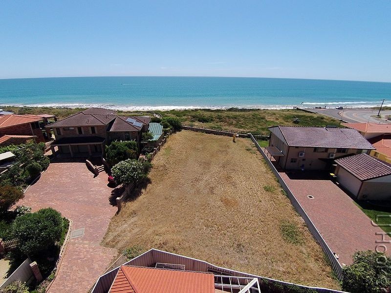 4 Neptune Place, Halls Head WA 6210