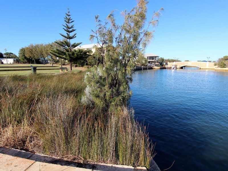 28 Queen Parade, Wannanup WA 6210