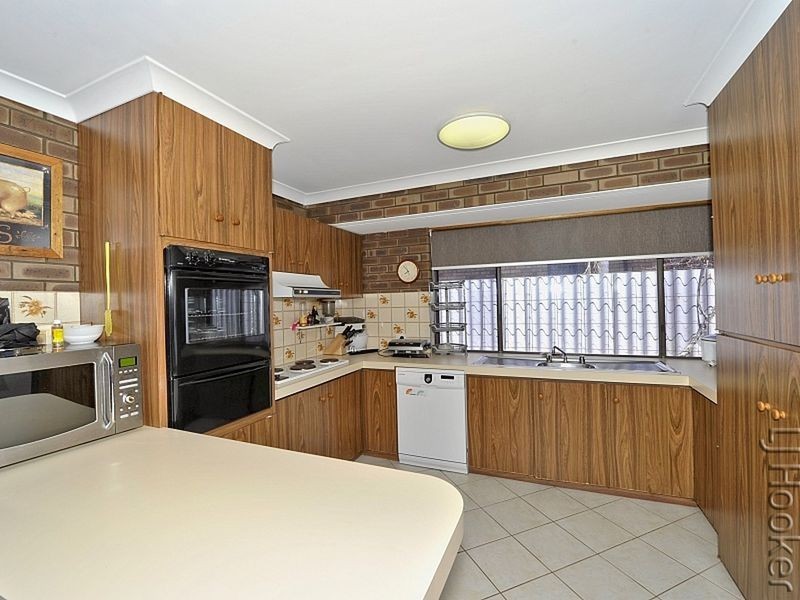 41 Peelwood Parade, Halls Head WA 6210