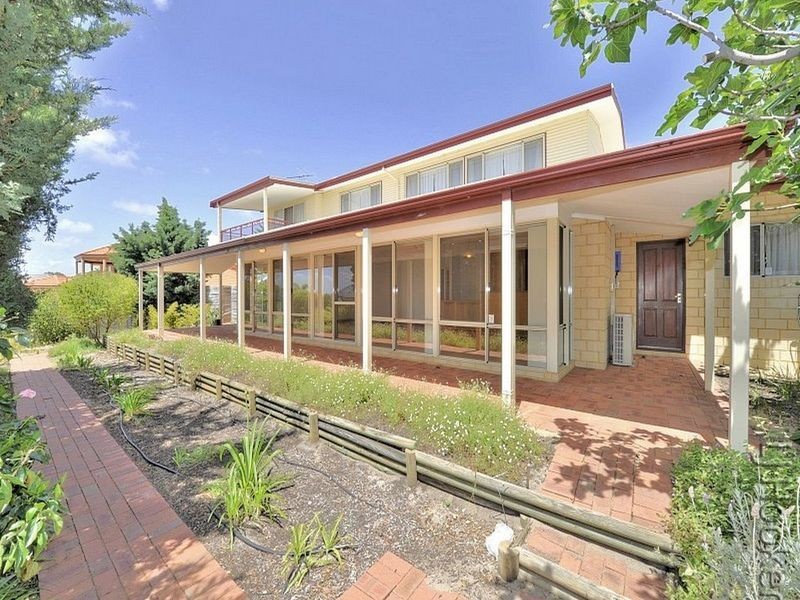 11 Chennile Vista, Halls Head WA 6210