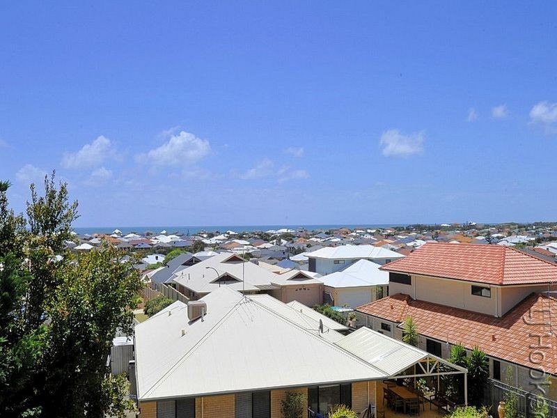 11 Chennile Vista, Halls Head WA 6210