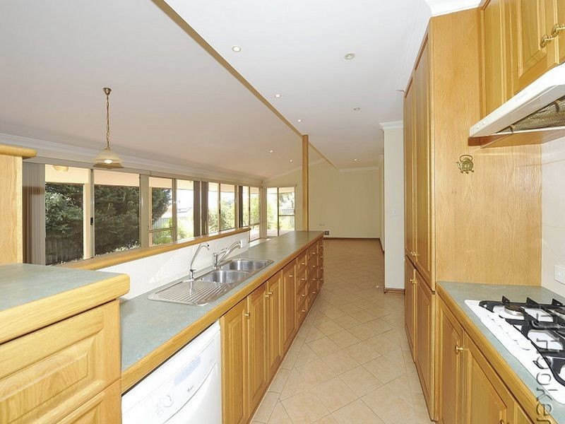 11 Chennile Vista, Halls Head WA 6210