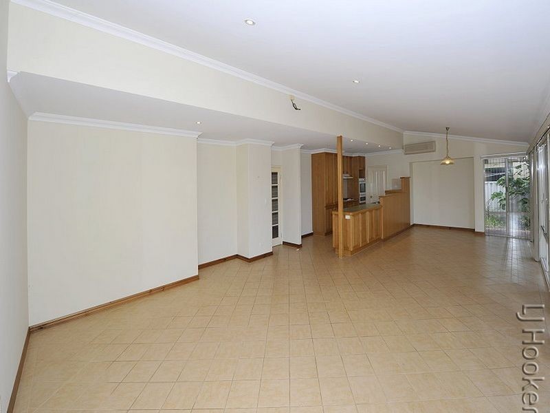 11 Chennile Vista, Halls Head WA 6210