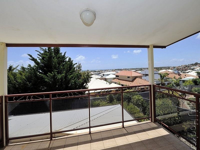 11 Chennile Vista, Halls Head WA 6210