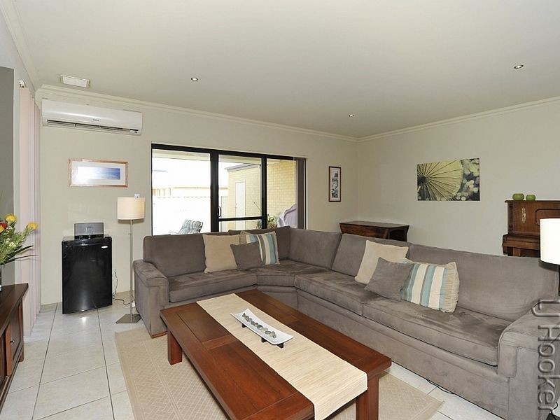 20 Moorhen Green, Dudley Park WA 6210