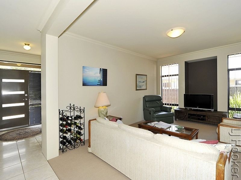 20 Moorhen Green, Dudley Park WA 6210