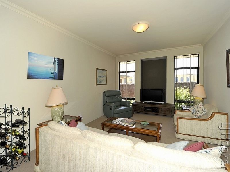 20 Moorhen Green, Dudley Park WA 6210