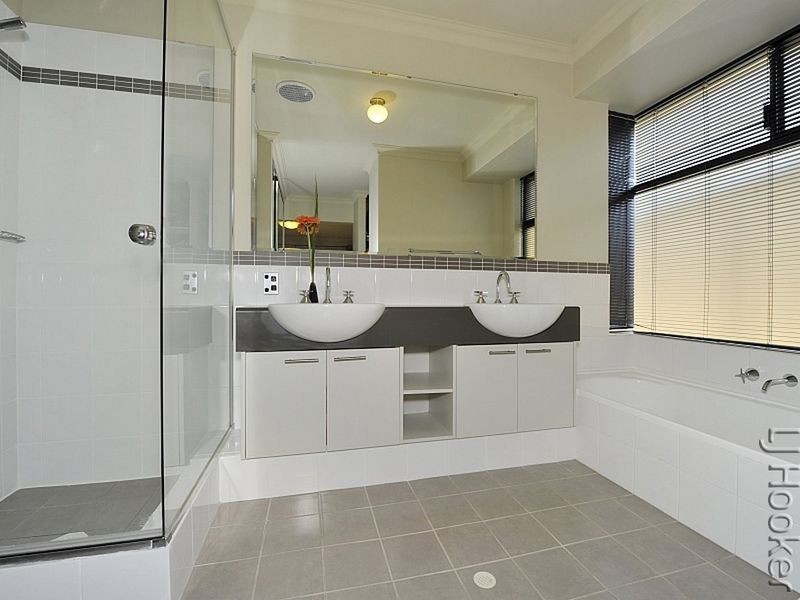 20 Moorhen Green, Dudley Park WA 6210