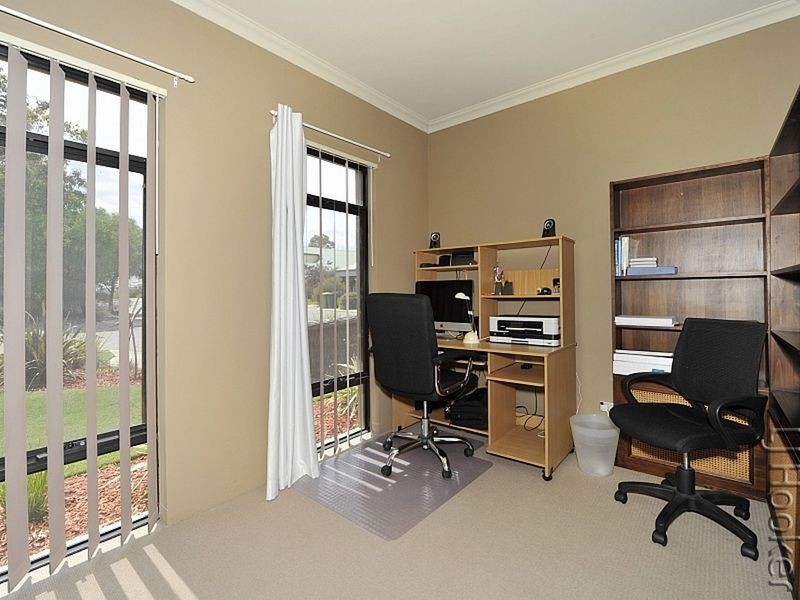 20 Moorhen Green, Dudley Park WA 6210