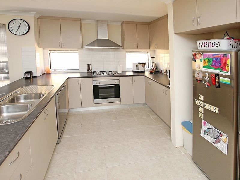 12 Illyarrie Avenue, Falcon WA 6210