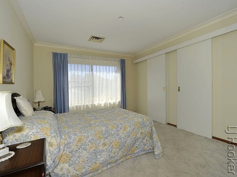 5 Muirfield Court, Halls Head WA 6210