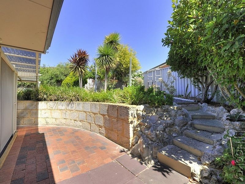 5 Muirfield Court, Halls Head WA 6210