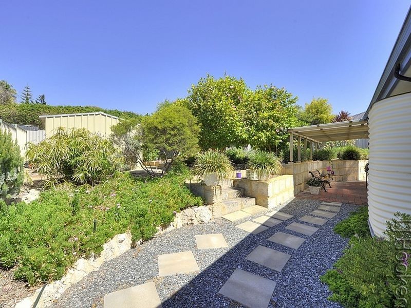 5 Muirfield Court, Halls Head WA 6210
