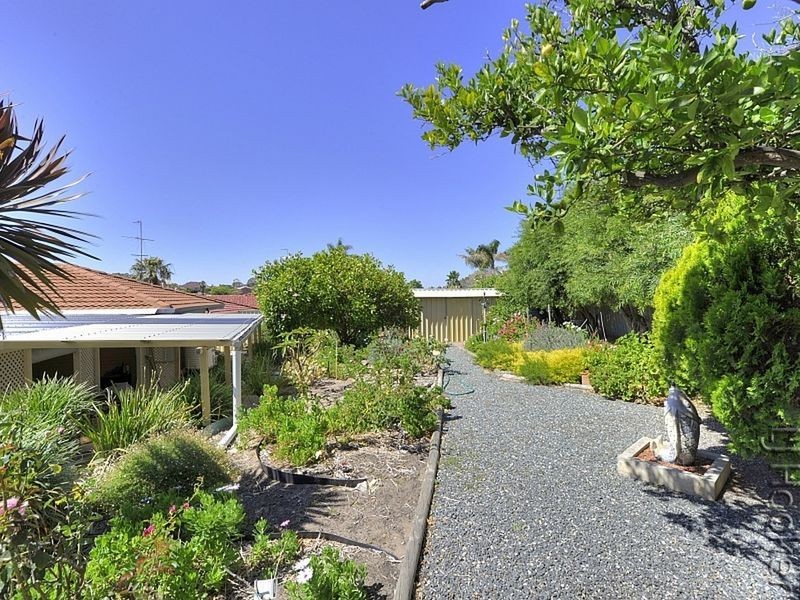 5 Muirfield Court, Halls Head WA 6210