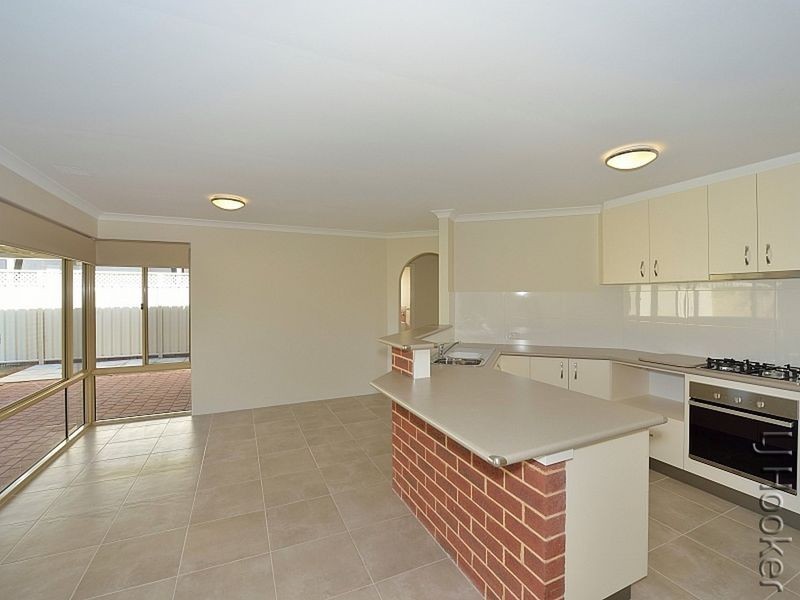 38 Paradise Circuit, Halls Head WA 6210