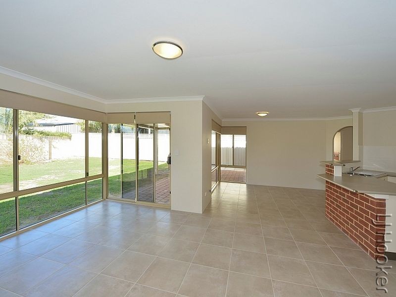 38 Paradise Circuit, Halls Head WA 6210
