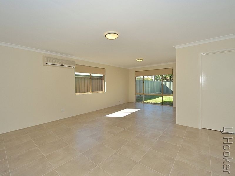 38 Paradise Circuit, Halls Head WA 6210