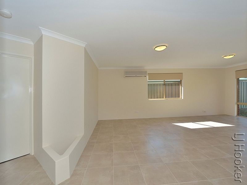 38 Paradise Circuit, Halls Head WA 6210