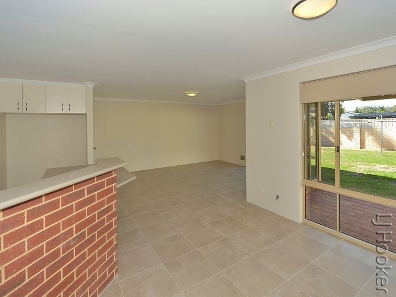38 Paradise Circuit, Halls Head WA 6210