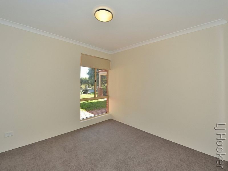 38 Paradise Circuit, Halls Head WA 6210