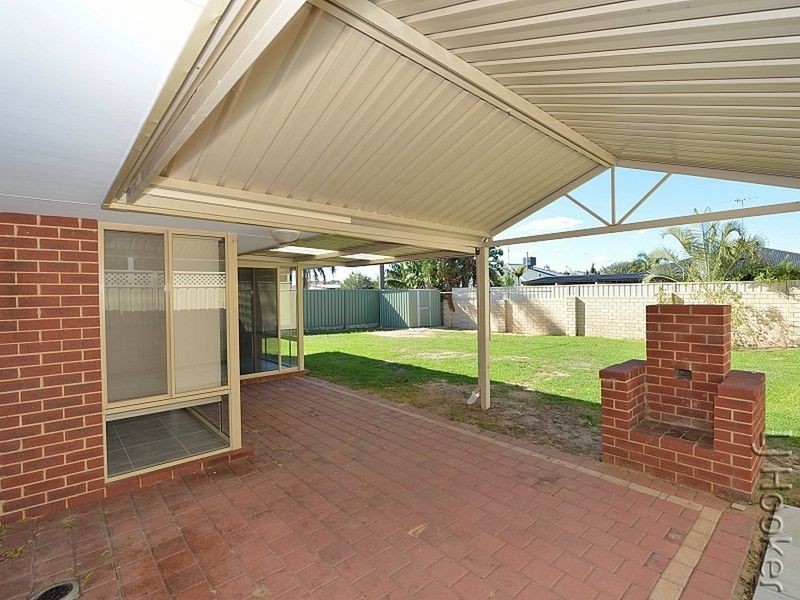 38 Paradise Circuit, Halls Head WA 6210