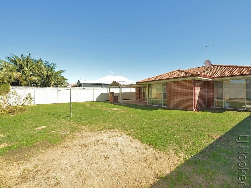 38 Paradise Circuit, Halls Head WA 6210