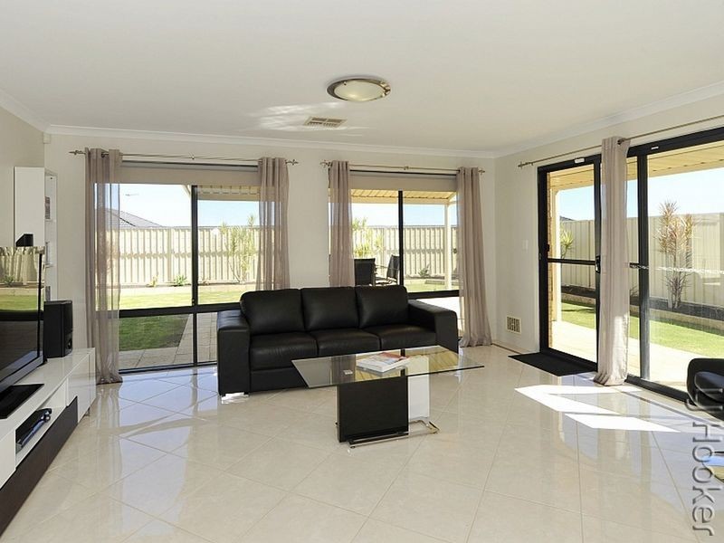 10 Kerkeri Heights, Lakelands WA 6180