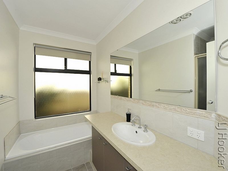 10 Kerkeri Heights, Lakelands WA 6180