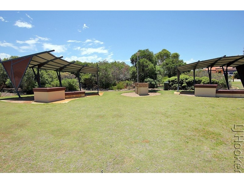 11 Binda Way, Halls Head WA 6210