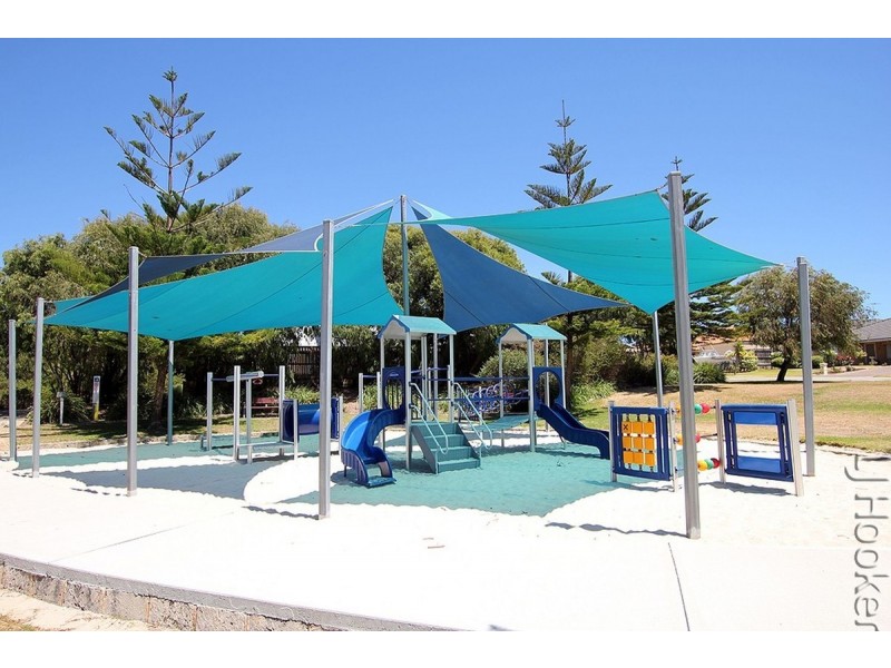 11 Binda Way, Halls Head WA 6210